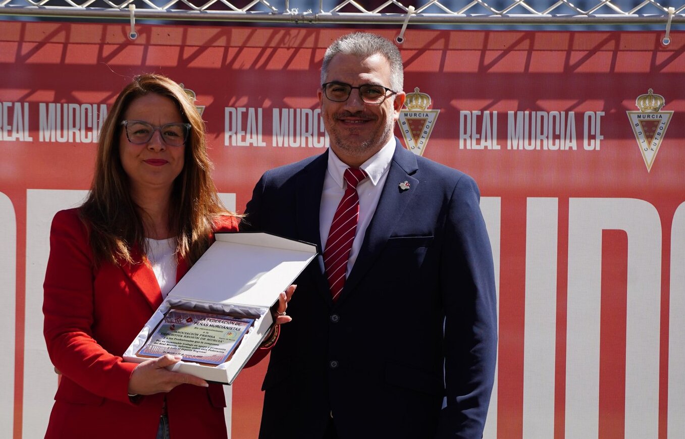 La APDRM recibe un reconocimiento especial de la Federación de Peñas Murcianistas en su 20º Aniversario